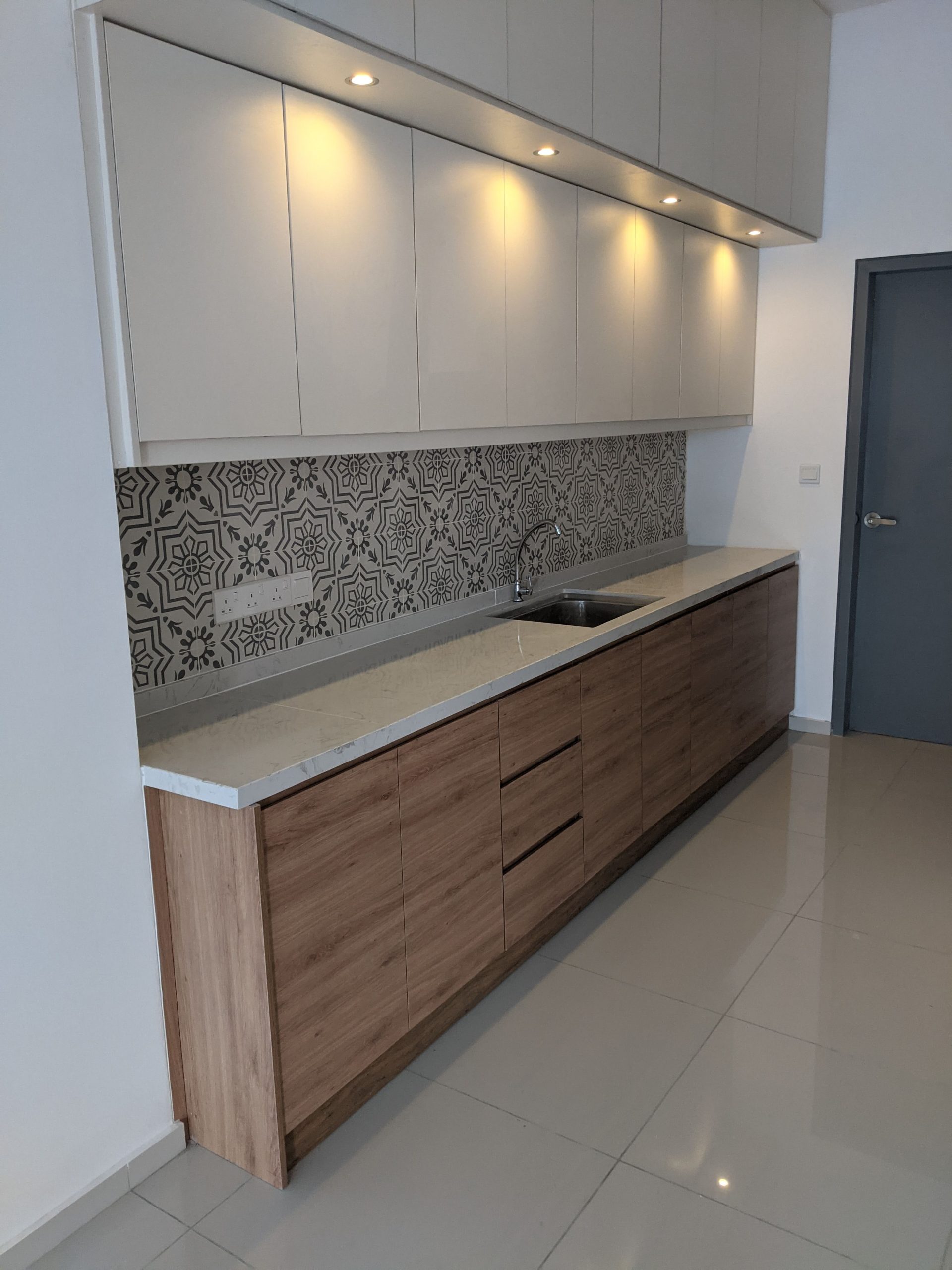 Kabinet dapur dua warna melamine