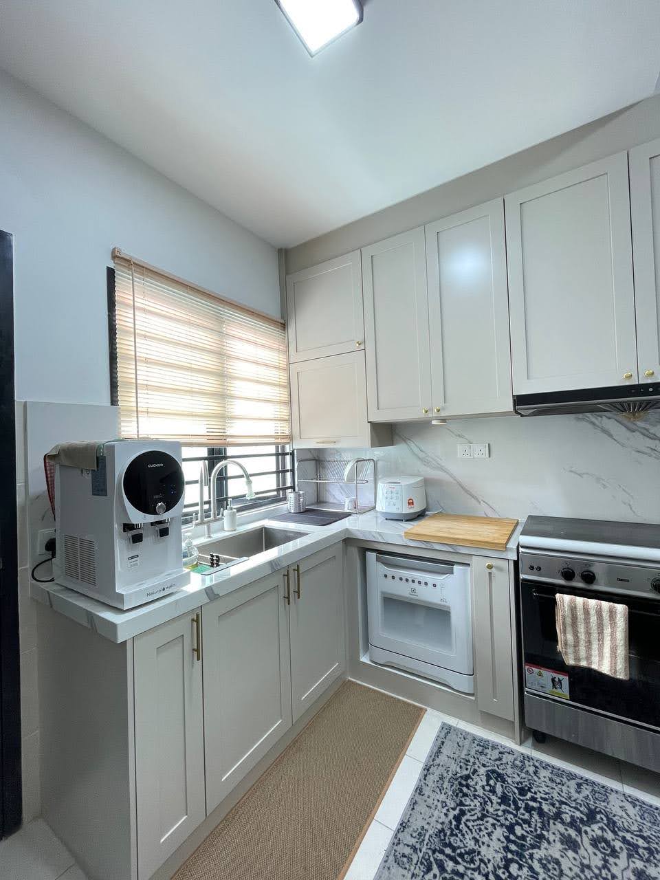 modern kitchen cabinet
