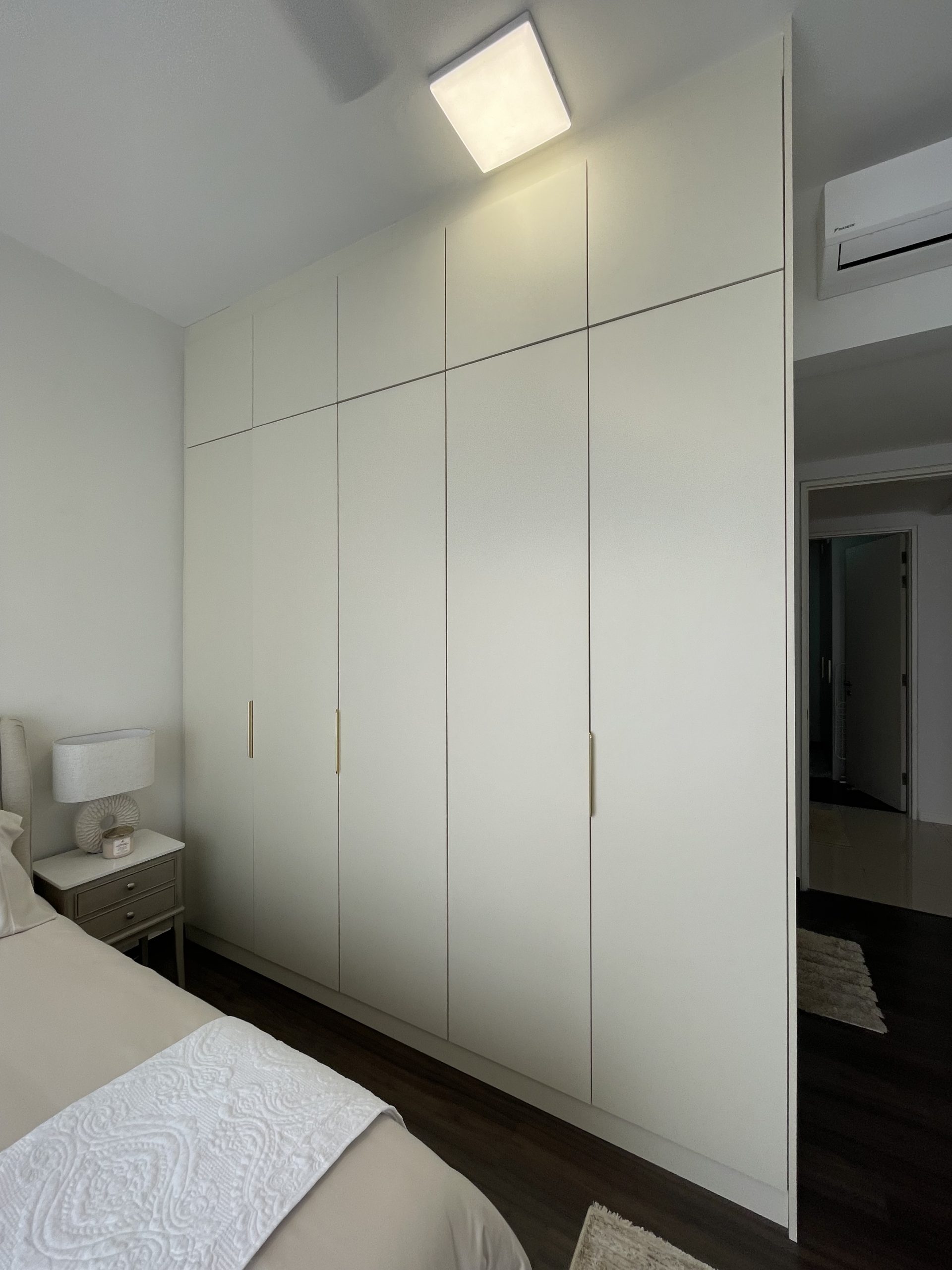 Wardrobe minimalis
