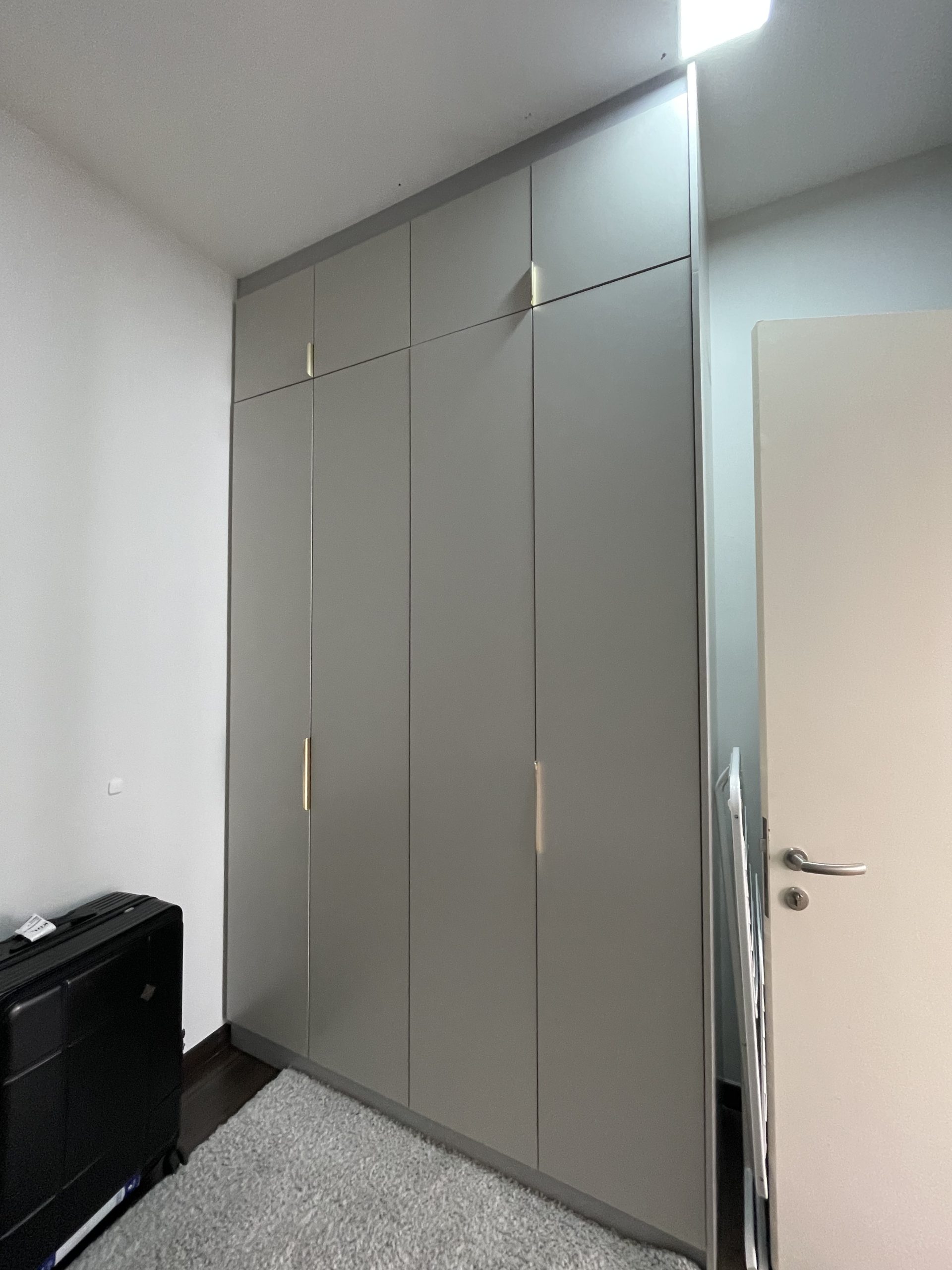 Wardrobe minimalis clean look