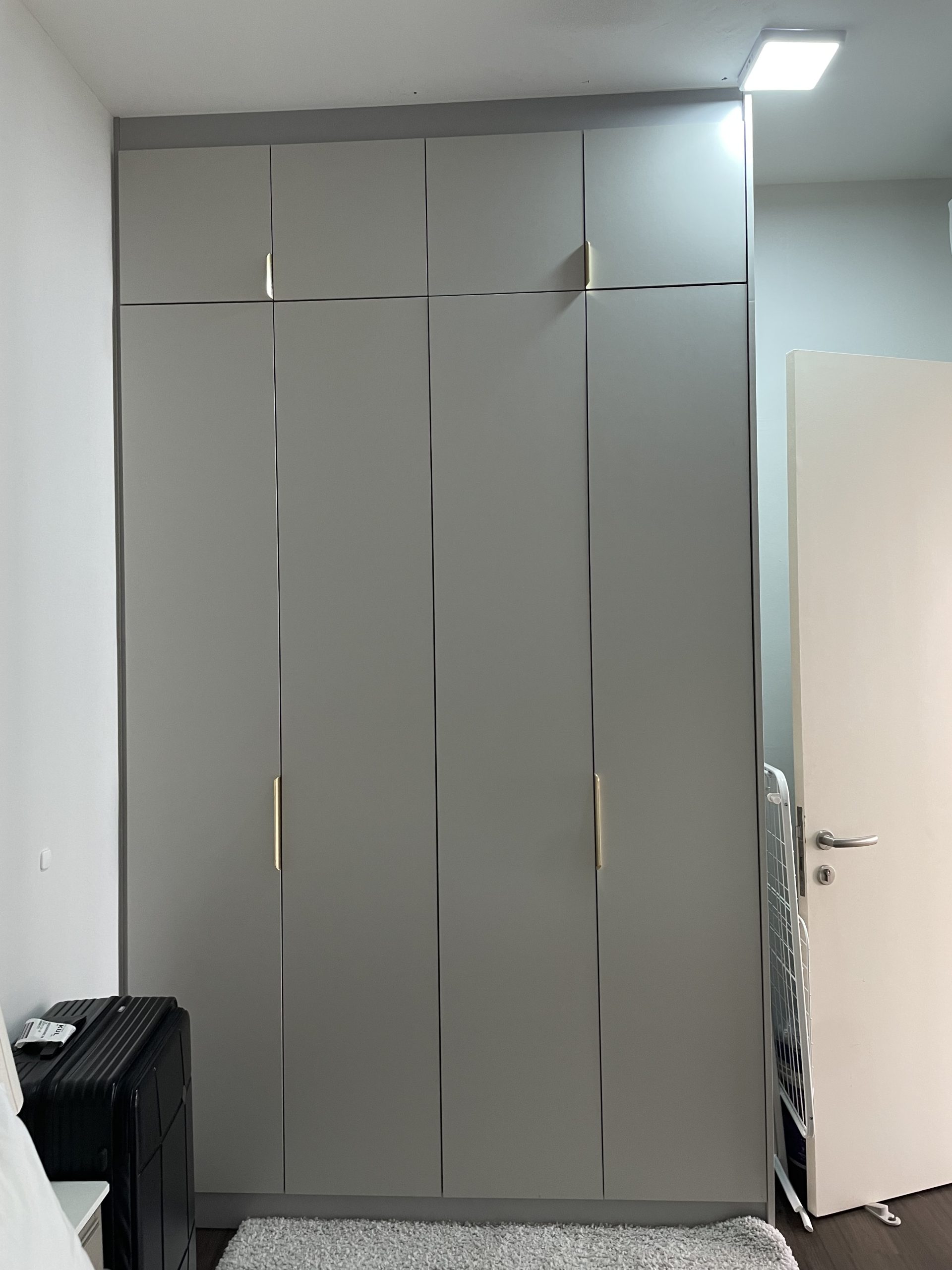 Wardrobe minimalis clean look
